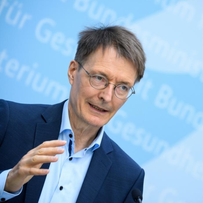 Lauterbach muss handeln! Versicherten droht Beitrags-Tsunami