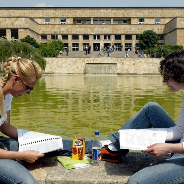 Beim Lernen für ein Referat hat es schon zwischen vielen Studenten gefunkt.
