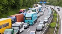 An Pfingsten kann es auf Autobahnen wieder voll werden. (Symbolfoto)