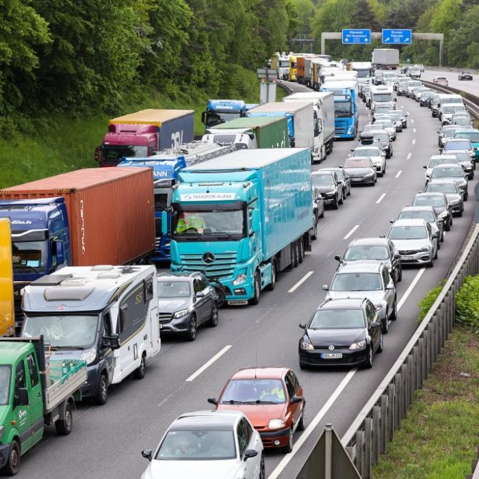 Stau-Gefahr nicht gebannt! Auf diesen Straßen wird es am Pfingstmontag voll