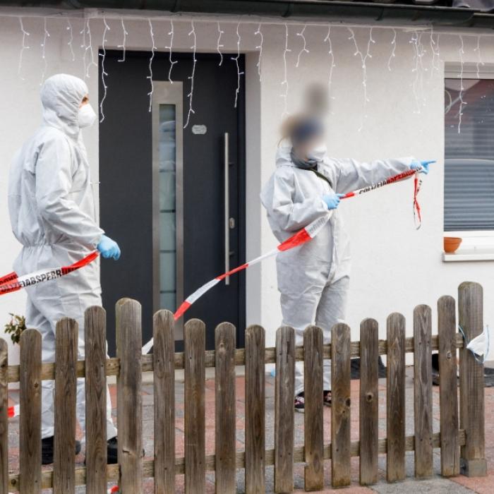 Nach Fund von drei Toten: Überlebende Mutter polizeilich befragt