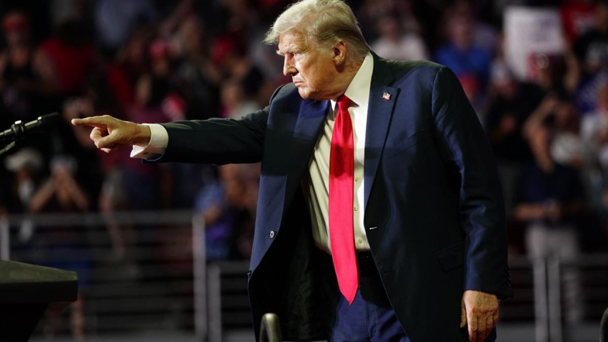 Seinen eigenen vollmundigen Aussagen zufolge k&ouml;nnte Donald Trump den Ukraine-Krieg im Handumdrehen beenden - doch vorher m&uuml;sste der Republikaner zur&uuml;ck ins wei&szlig;e Haus gew&auml;hlt werden. (Foto)