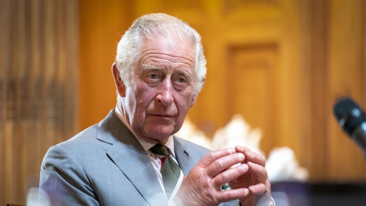 Extrem geschwollene Finger! Wie krank ist der britische Monarch? (Foto)