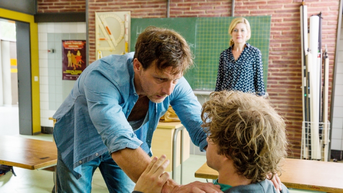 Tom (Jascha Rust) ist verhaltensauff&auml;llig. Seine Mutter Sabine Harbacher (Nicola Thomas) wei&szlig; nicht weiter. (Foto)