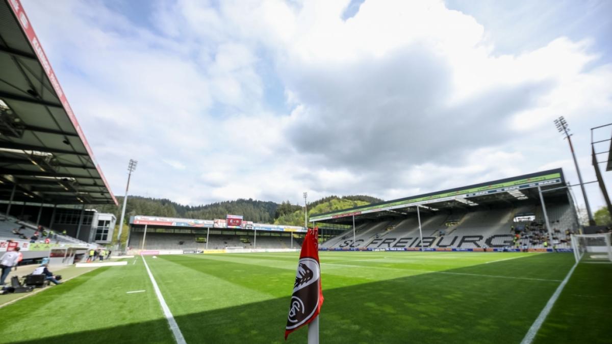 Der Platz ist angerichtet f&uuml;r einen neuen Spieltag in Freiburg. (Symbolbild) (Foto)