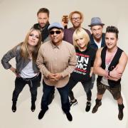 Sandra Nasic, Sasha, Xavier Naidoo, Gregor Meyle, Sarah Connor, Roger Cicero, Andreas Gabalier (v. l.) betreten fremdes Terrain.