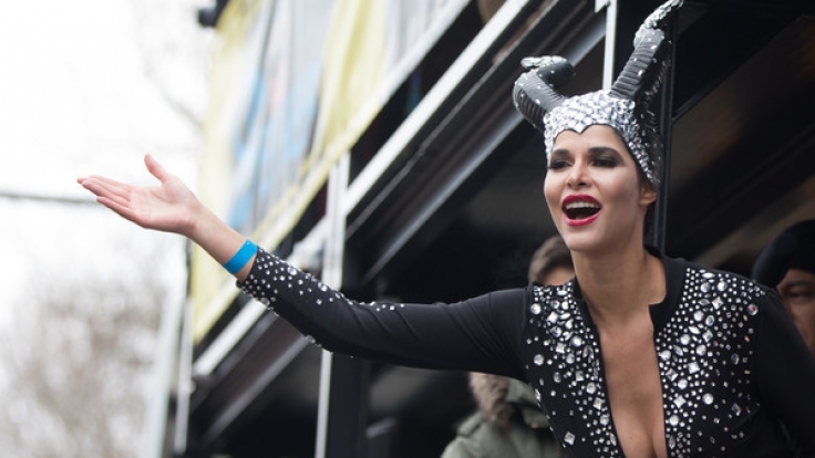 Micaela Schäfer zeigt sich am Karneval als sexy Braut.