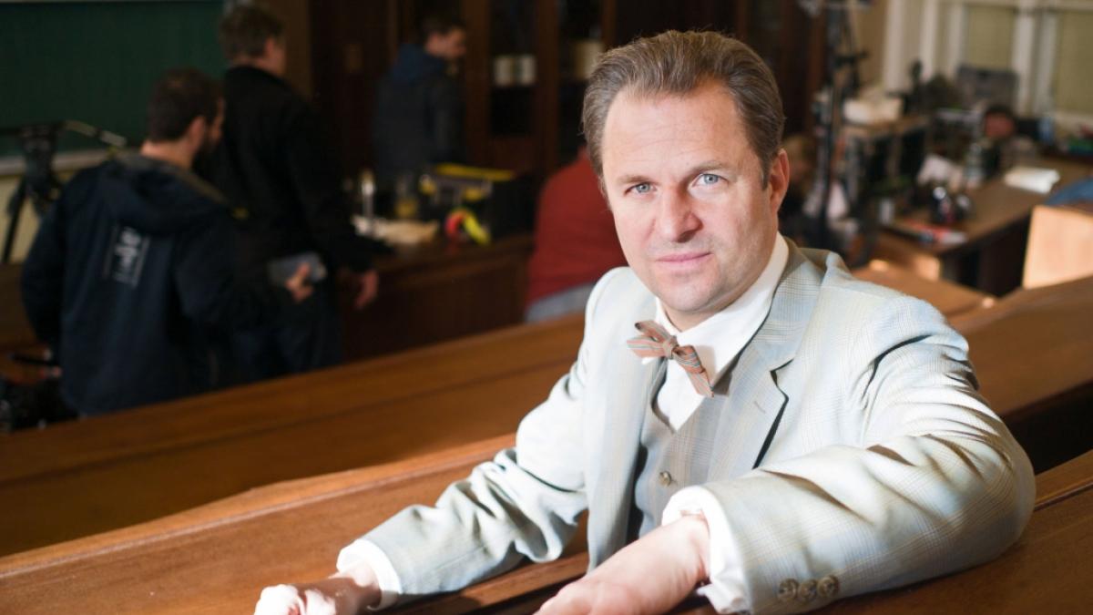 Schauspieler Philipp Hochmair ist in der dritten Staffel von "Charit&eacute;" als &ouml;sterreichisch-deutscher Gerichtsmediziner Otto Prokop zu sehen. (Foto)