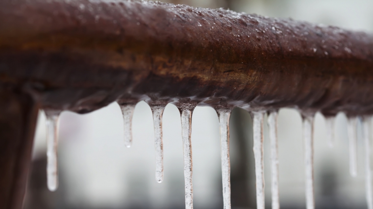 Frostige Temperaturen in Sibirien wurden einem 26-J&auml;hrigen zum Verh&auml;ngnis: Er starb an einer Dachrinne h&auml;ngend als menschlicher Eiszapfen (Symbolfoto). (Foto)