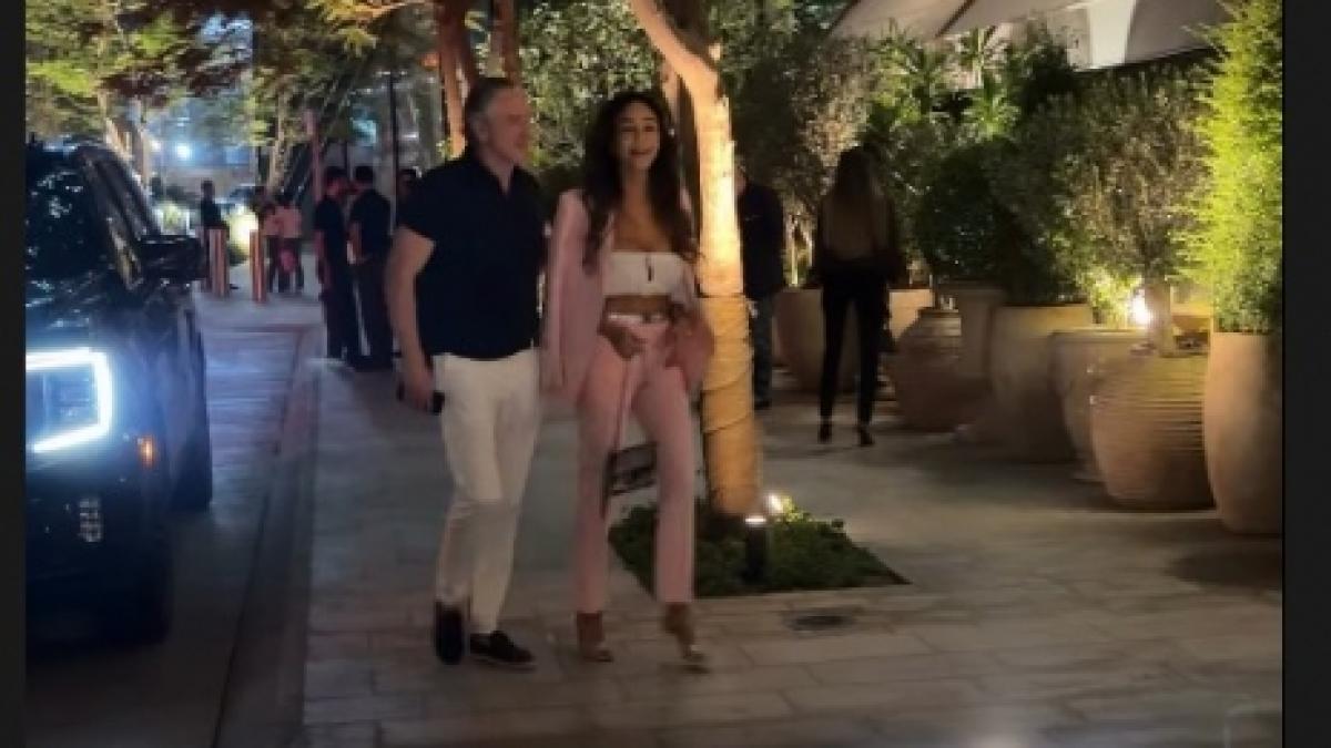 Verona Pooth (58) und Ehemann Franjo Pooth (57) genie&szlig;en gemeinsame Zeit in einem Restaurant in Dubai. (Foto)