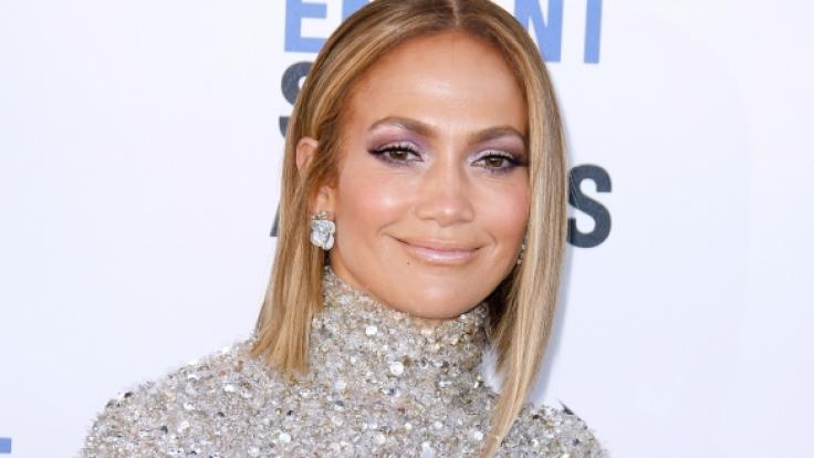 Jennifer Lopez sieht auch mit 51 noch verdammt heißt aus.