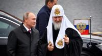 Kyrill I. (r.) unterstützt Wladimir Putins Angriffskrieg gegen die Ukraine. Doch jetzt äußert er erstmals auch Kritik.