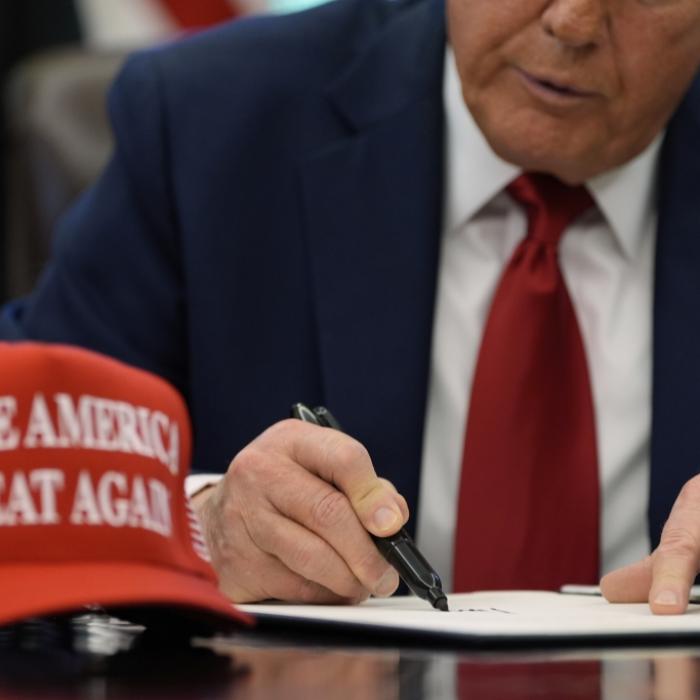 Neues Trump-Dekret sorgt für Beunruhigung - was fädelt der Präsident ein?