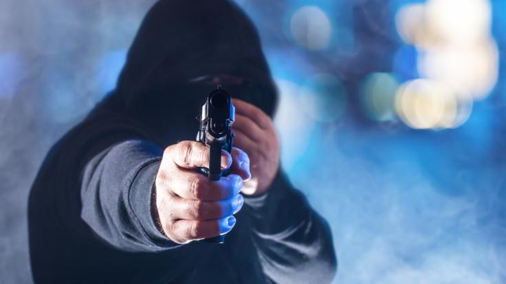 Ein 2-Jähriger wurde während einer Autofahrt erschossen.