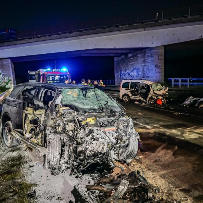 Geisterfahrer rast in Gegenverkehr - 3 Tote!