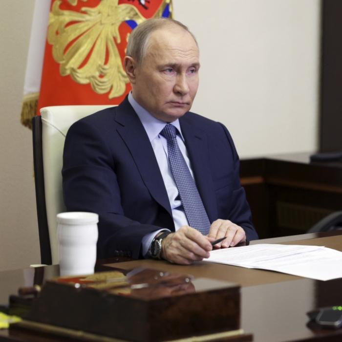 Ukraine eiskalt - Videos enthüllen Putins Motorrad-Blamage