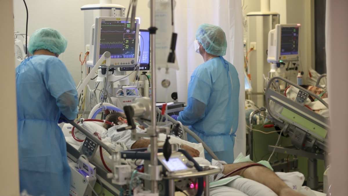 Ohne h&auml;rtere Corona-Ma&szlig;nahmen droht schon in wenigen Wochen ein Kollaps der Kliniken. (Foto)