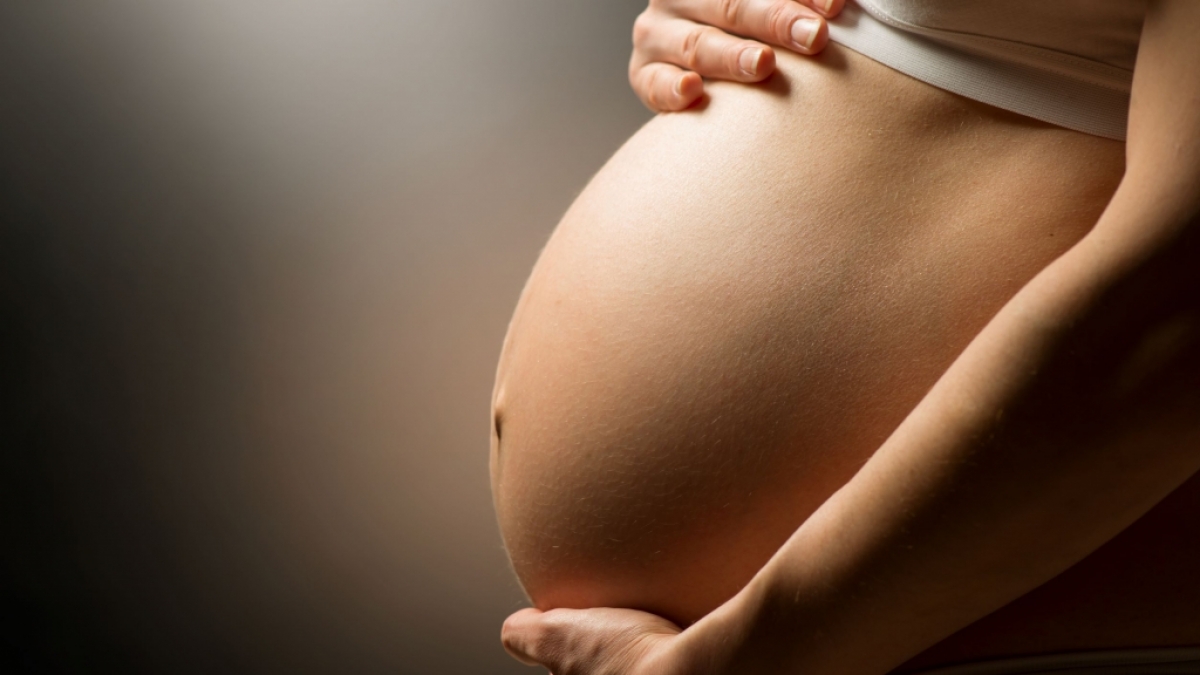 Nach einer Fehlgeburt lebte eine Frau sieben Monate mit ihrem toten Baby im Leib. (Foto)