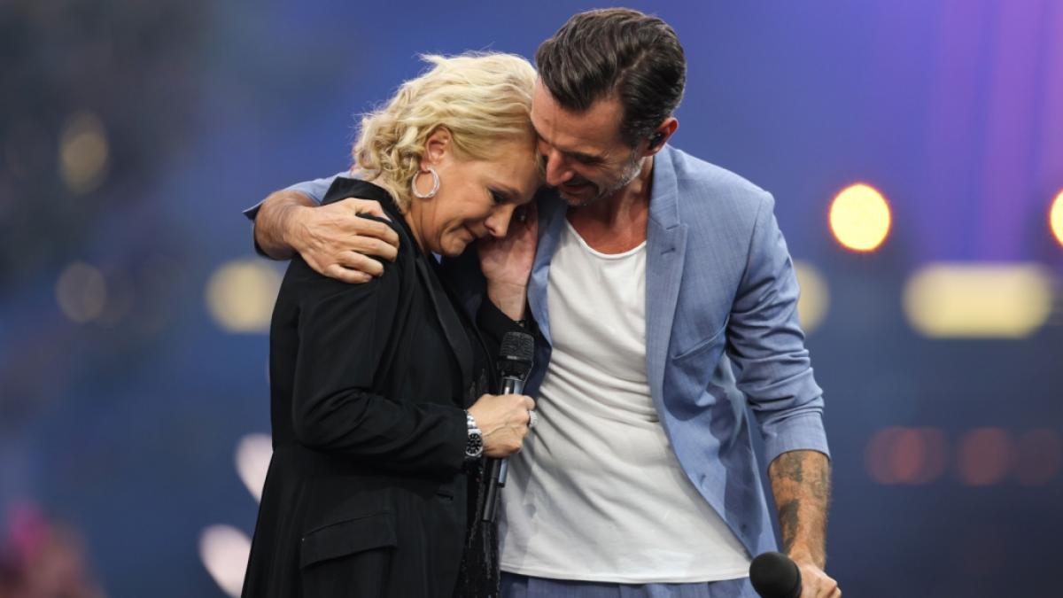 S&auml;ngerin Nicole feierte nach ihrer &uuml;berstandenen Krebserkrankung mit Florian Silbereisen sichtlich ger&uuml;hrt ihr Comeback. (Foto)