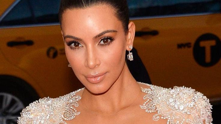 Kim Kardashian zeigt ihre Extrem-Kurven im Netz.