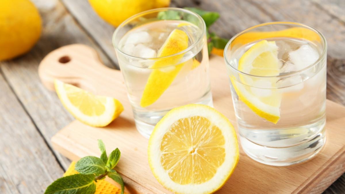 Zitronenwasser soll laut Social-Media-Hype &auml;u&szlig;erst gesund sein - doch stimmt das? (Foto)
