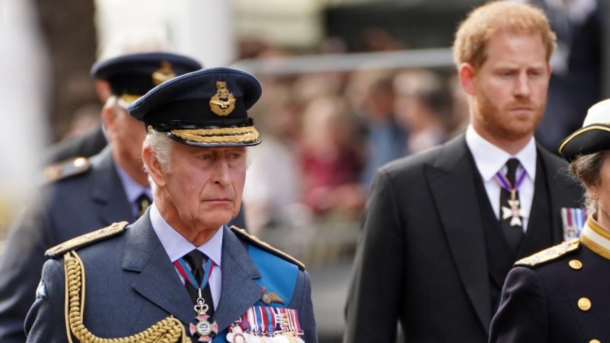 Im britischen K&ouml;nigshaus spielt Prinz Harry l&auml;ngst keine tragende Rolle mehr - bei der Kr&ouml;nung von K&ouml;nig Charles III. d&uuml;rfte das dem Herzog von Sussex endg&uuml;ltig klar werden. (Foto)