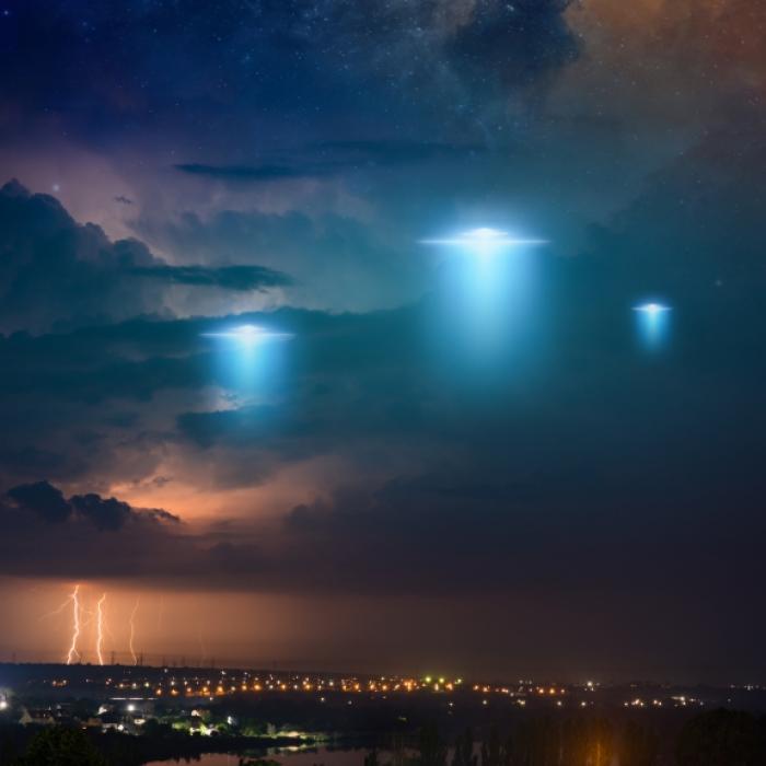 Mysteriöse Lichter! Tanzt HIER eine Ufo-Flotte am Nachthimmel?