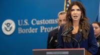 Heimatschutzministerin Kristi Noem steht nach den tödlichen Vorfällen in Minneapolis In der Kritik.