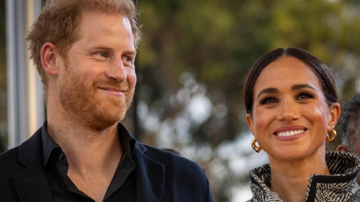 Prinz Harry und Meghan Markle k&ouml;nnten mit einem unerwarteten Kurswechsel den seit Jahren schwelenden Royals-Streit beilegen. (Foto)