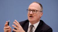 Wirtschaftswissenschaftler Lars P. Feld spricht bei der Pressekonferenz in der Bundespressekonferenz.