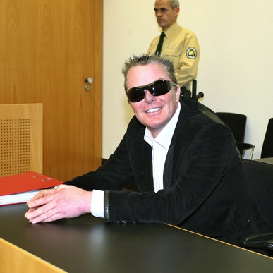So lebt der Protz-Prinz im Knast