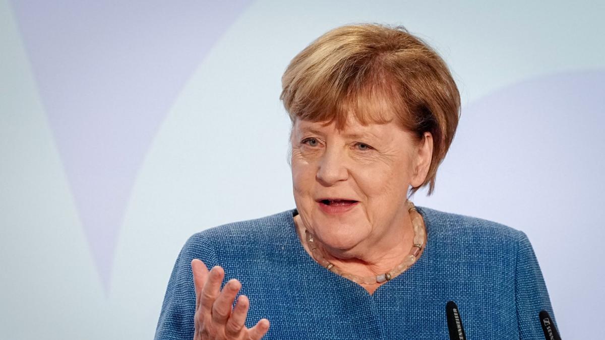 Angela Merkel (CDU), ehemalige Bundeskanzlerin, richtet bei der Ausstellungser&ouml;ffnung &bdquo;Kokoschkas Adenauer. Warhols Brandt." im Marie-Elisabeth-L&uuml;ders-Haus deutliche Worte in Richtung Merz. (Foto)