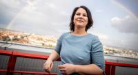 Die Grünen-Kanzlerkandidatin meldet Nebeneinkünfte bis zu 37.000 Euro nach.