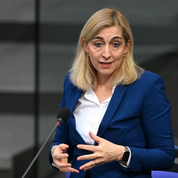 Kinderlose sollen höhere Pflegebeiträge zahlen