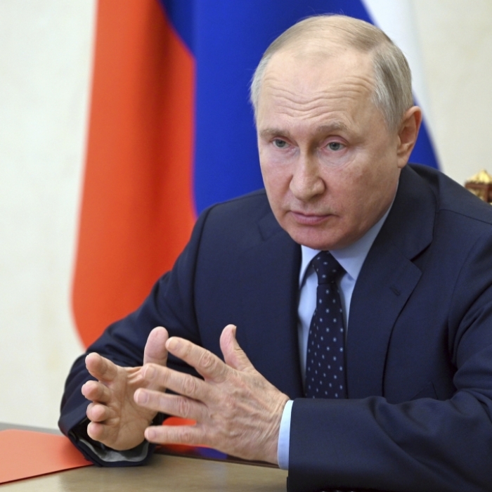 Putin-Soldaten töten sich gegenseitig, Flammen-Inferno schockt Kreml