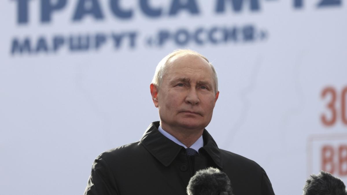 F&uuml;r Wladimir Putin gibt es wieder schlechte Nachrichten aus dem Ukraine-Krieg: Mehrere russische Milit&auml;rfahrzeuge wurden in die Luft gesprengt. (Foto)