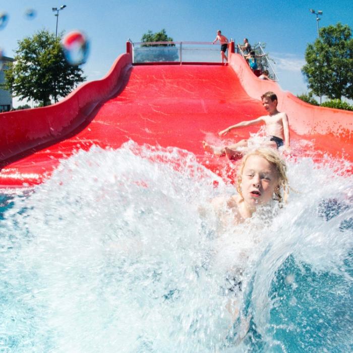 Junge (3) stirbt im Spaßbad auf Wasserrutsche