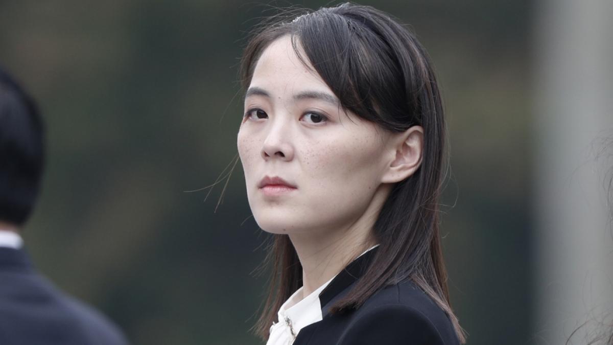 &Uuml;ber Kim Jong-uns Schwester Kim Yo-jong ist offiziell nur wenig bekannt. Hier nimmt sie an einer Kranzniederlegung im&nbsp;Ho Chi Minh Mausoleum teil. (Foto)