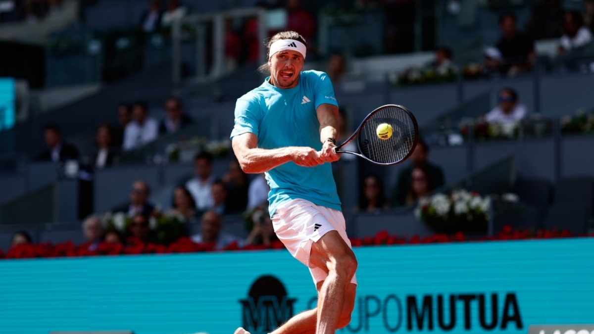 Alexander Zverev aus Deutschland schl&auml;gt den Ball bei den Madrid Open, am 25.04.2026. (Symbolbild) (Foto)