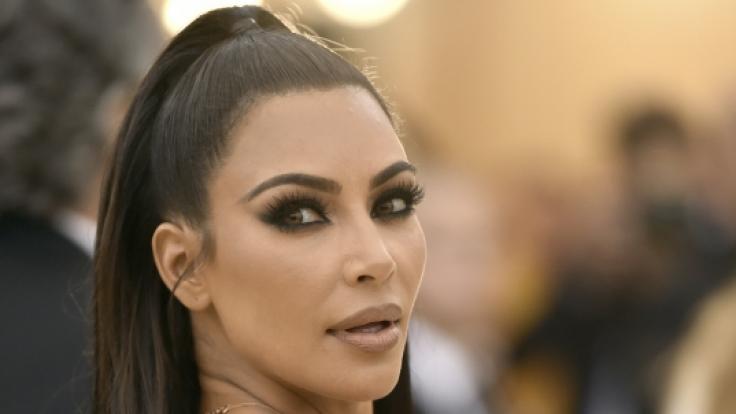 Momentan steht Kim Kardashian einem Shitstorm gegenüber - zur Met Gala 2018 begeisterte sie noch ihre Fans.
