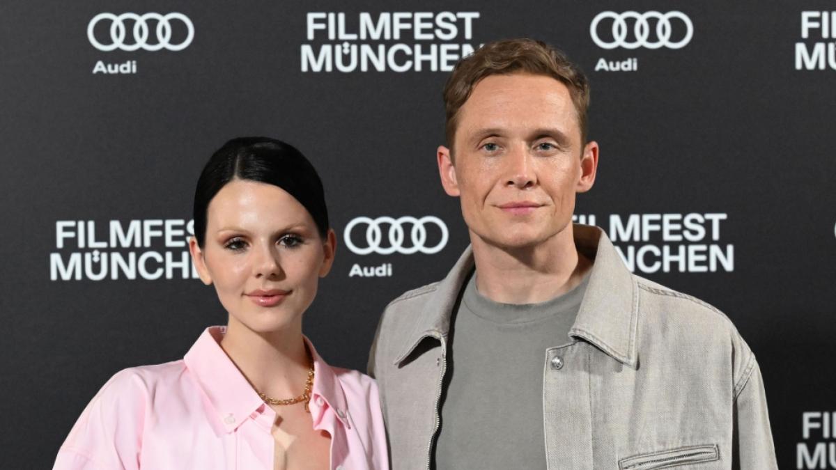 Matthias Schweigh&ouml;fer mit seiner Frau Ruby O. Fee 2025 auf dem Filmfest M&uuml;nchen. (Foto)