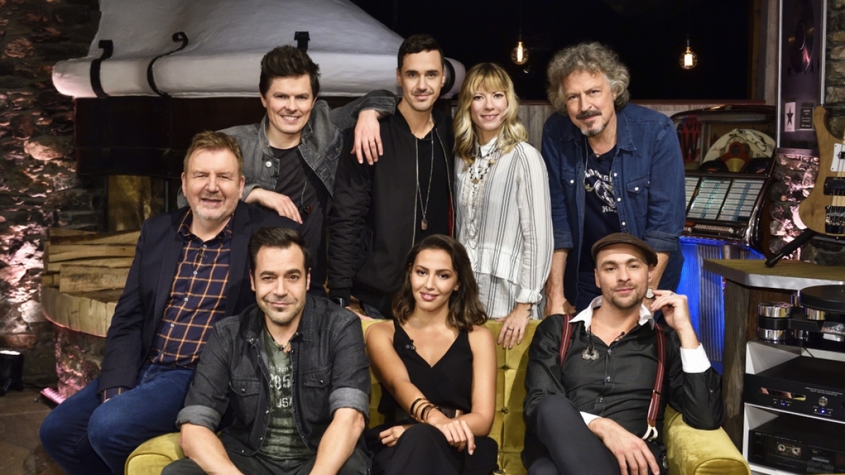 Die Musiker bei "Songs f&uuml;r die Ewigkeit": MTV-Moderator Steve Blame, Michael Patrick Kelly, Seven, Mieze Katz von "Mia", BAP-Frontmann Wolfgang Niedecken, Laith Al-Deen, Namika und Max Mutzke. (Foto)