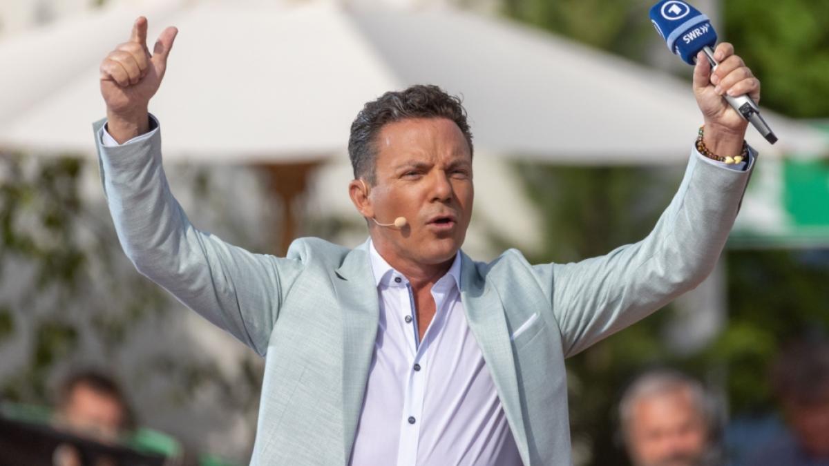 Stefan Mross muss mit seiner Unterhaltungsshow "Immer wieder sonntags" notgedrungen pausieren - die ARD hat mit dem Sendeplatz am 9. Juli 2023 andere Pl&auml;ne. (Foto)