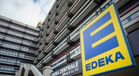 Edeka ist aktuell von einem Produktrückruf betroffen. In Packungen mit Tiefkühlbeeren könnten sich schwarze Kunststofffremdkörper befinden.