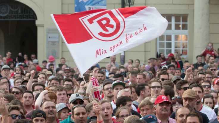 Heimspiel SSV Jahn Regensburg: Die aktuellen Spielergebnisse der 2. Fußball-Bundesliga bei news.de.