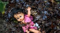 In Großbritannien hat eine Frau ihr Baby kurz nach der Geburt in einem Park zum Sterben zurückgelassen.