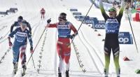 Bei der Tour de Ski 2020 jubelte Anamarija Lampic (r) aus Slowenien im Ziel über den Sieg vor der Zweitplatzierten Astrid Uhrenholdt Jacobsen aus Norwegen (M) und der Viertplatzierten Sadie Maubet Bjornsen aus den USA (l).