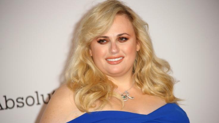 Schauspielerin Rebel Wilson spricht über ihre Entführung durch bewaffnete Männer in Mosambik.