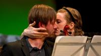 Die Schauspieler Luise Wolfram und Stefan Stern bei der Probe für das Stück 