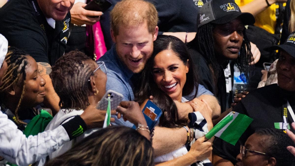 Auch wenn Meghan Markle bei den von Prinz Harry initiierten "Invictus Games" keine offizielle Rolle spielt, tummelt sich die Herzogin von Sussex bei den sportlichen Wettk&auml;mpfen nur zu gern vor der Kamera. (Foto)